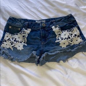 Jean Shorts w/white embroidery